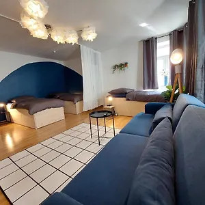  Apartment Viel Platz Fuer Gruppen Inkl. Waschmaschine, Hochstuhl Und Playstation Mitten In Der Altstadt